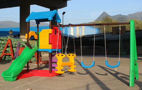 Enzo Outdoor Swing set ( 3 swing + 1 slide) and mini military climb rope