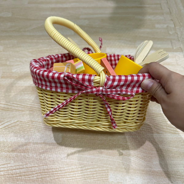 Tooky land Traditional Picnic Basket Pretend Play Toy (TK454)