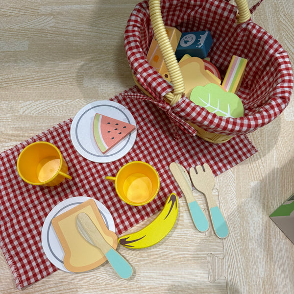 Tooky land Traditional Picnic Basket Pretend Play Toy (TK454)